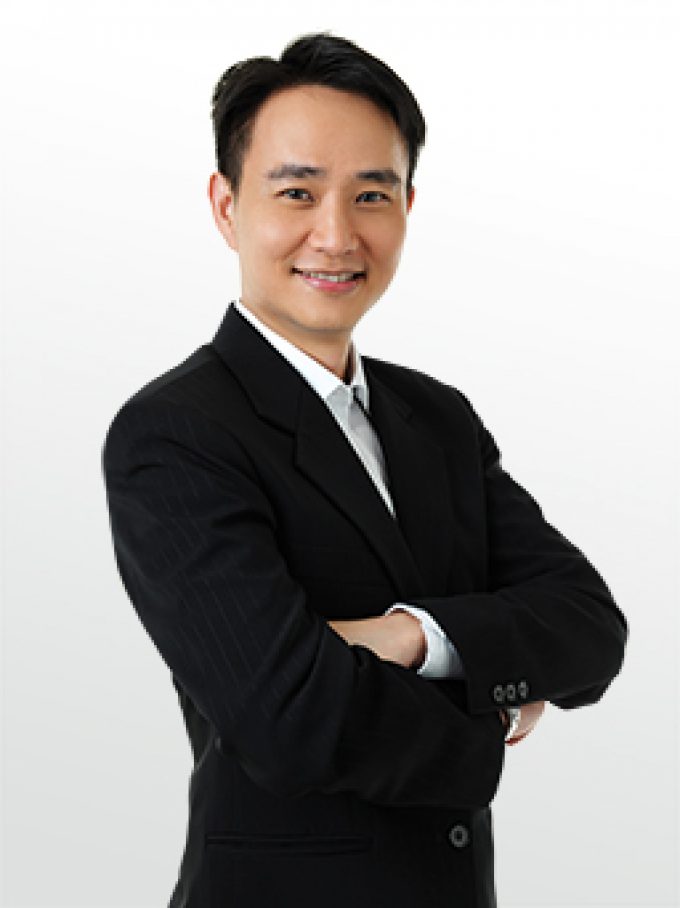 Dr. Adrian Chuah (Ophthalmologist)